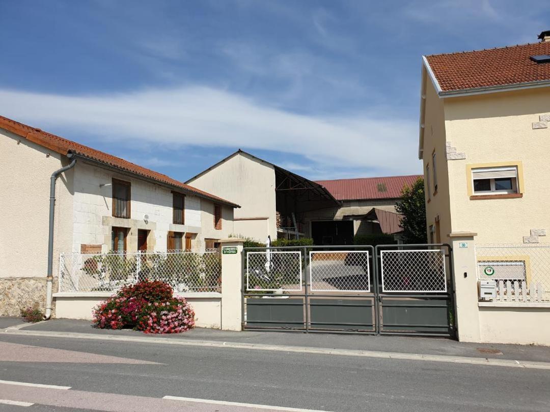 Cour La Dame Chez Beatris Et Christophe Janson Bed & Breakfast Les Grandes-Loges Exterior photo